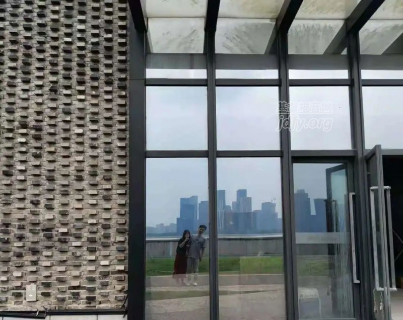 我与蜗牛先生(照片由作者提供)